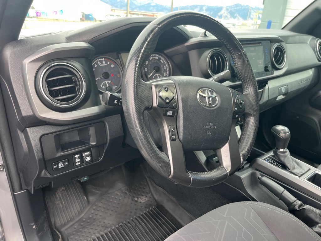 2017 Toyota Tacoma Image 15