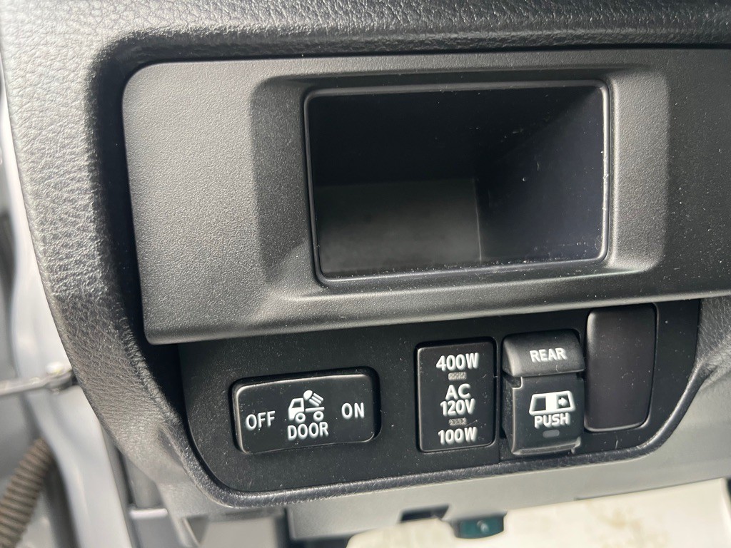 2017 Toyota Tacoma Image 19