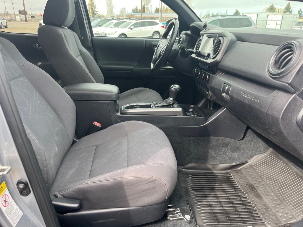 2017 Toyota Tacoma Image 22