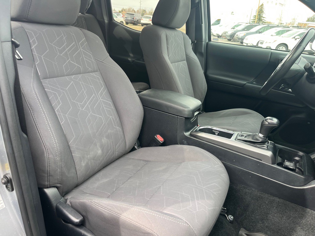 2017 Toyota Tacoma Image 24