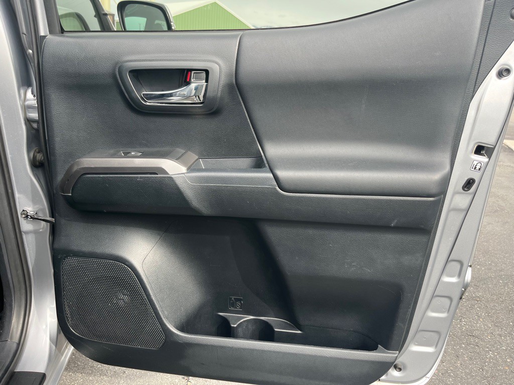 2017 Toyota Tacoma Image 25