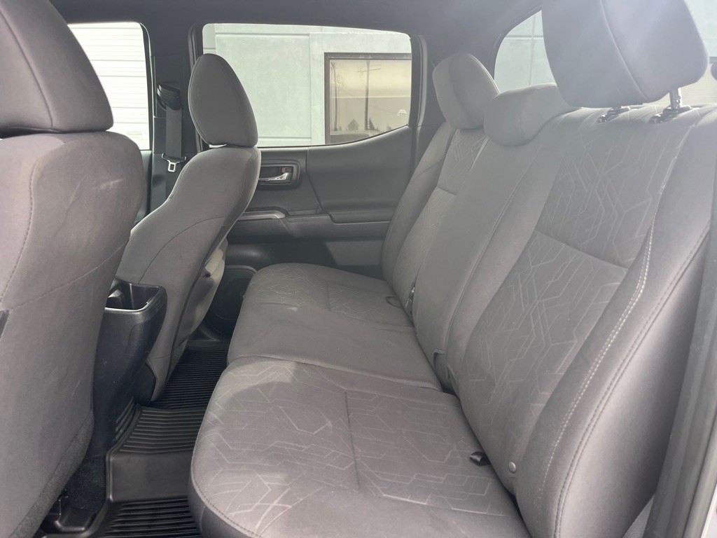 2017 Toyota Tacoma Image 28