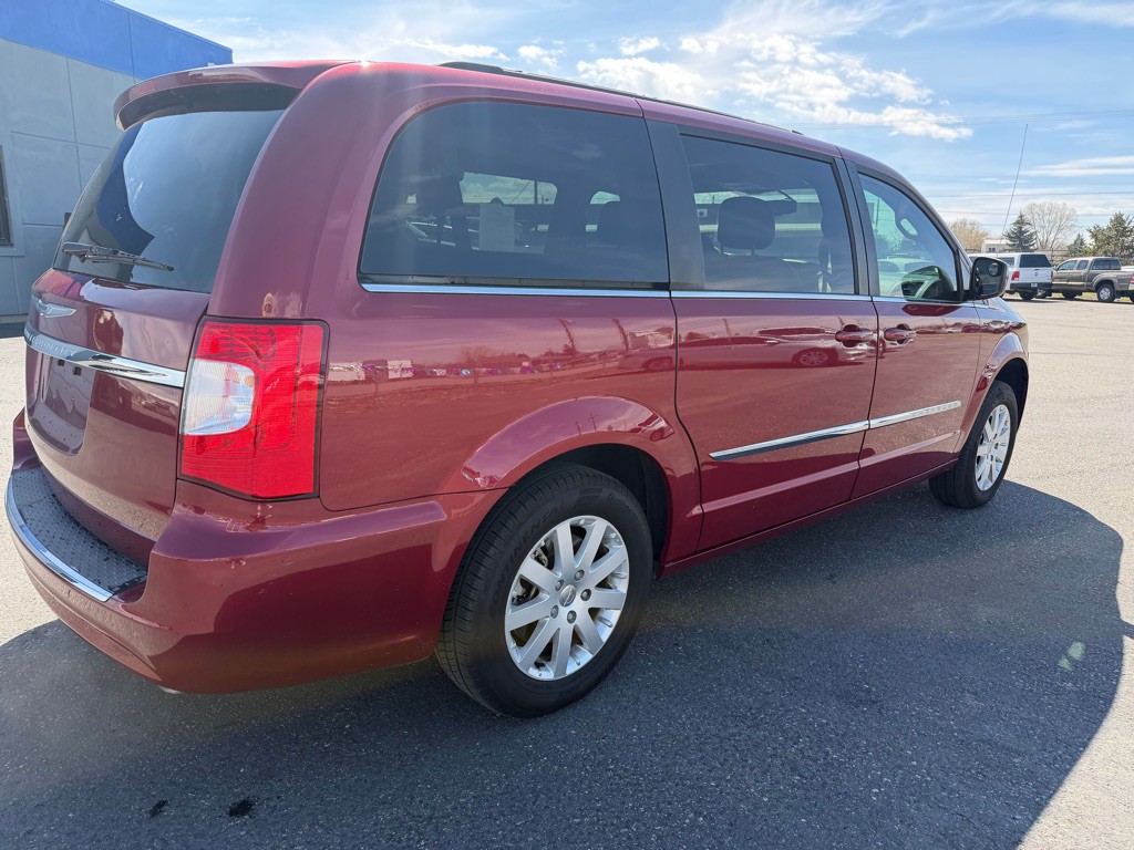 2015 Chrysler Town & Country Image 4