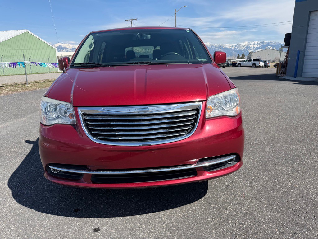 2015 Chrysler Town & Country Image 6