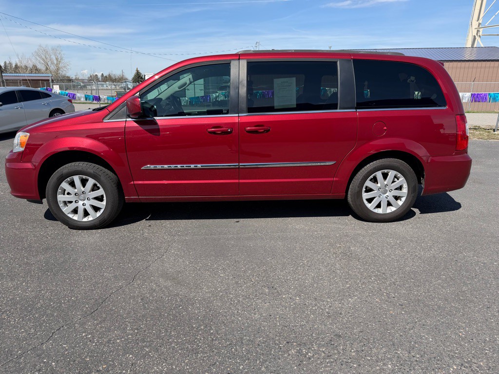 2015 Chrysler Town & Country Image 7