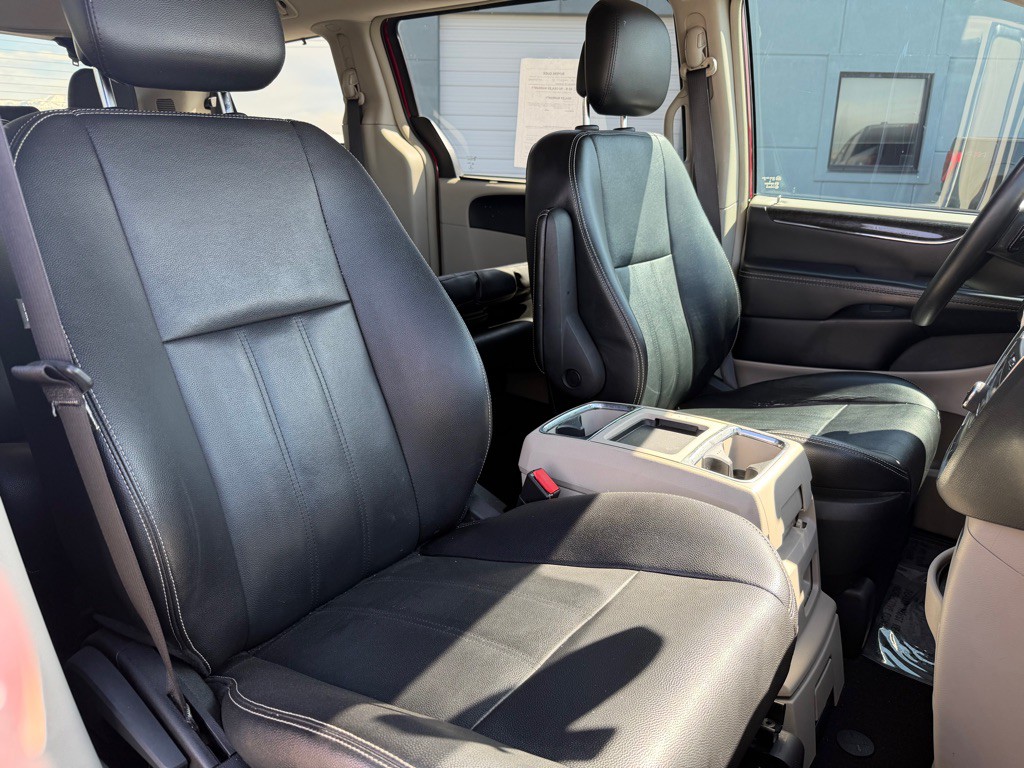 2015 Chrysler Town & Country Image 20