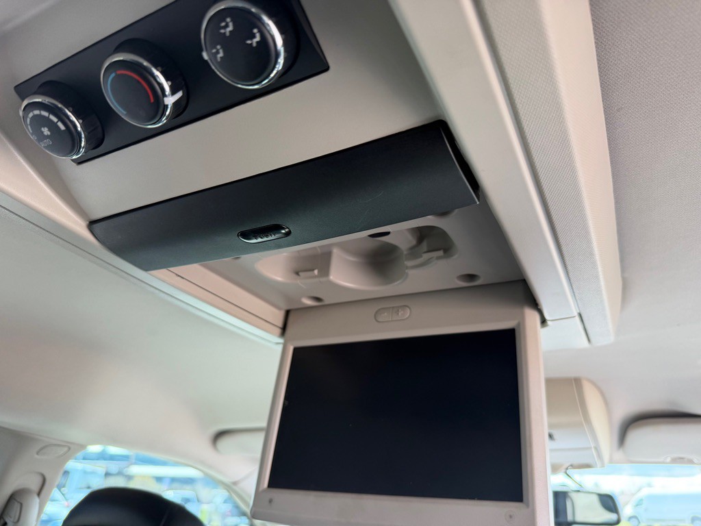 2015 Chrysler Town & Country Image 23