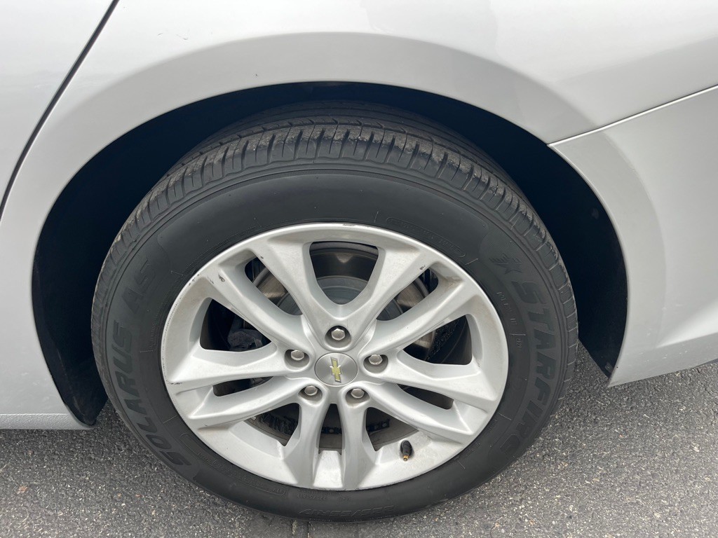 2018 Chevrolet Malibu Image 9