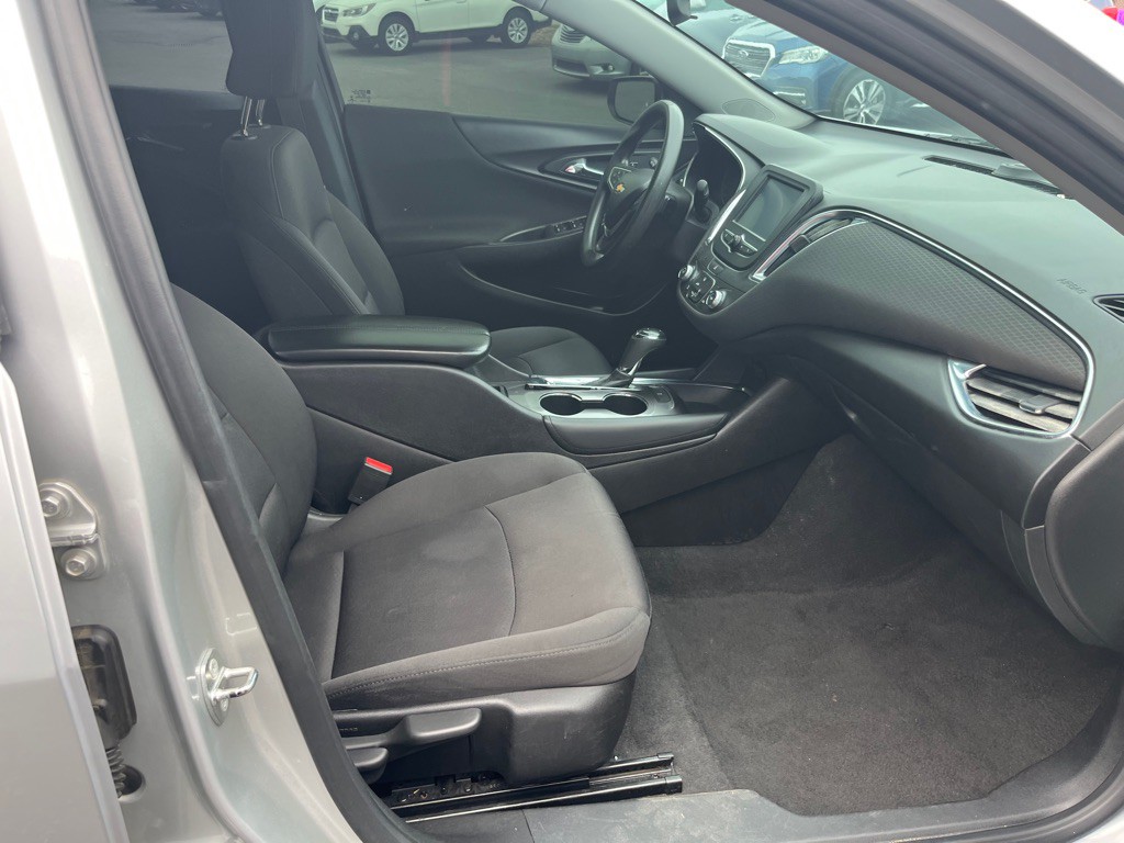 2018 Chevrolet Malibu Image 16