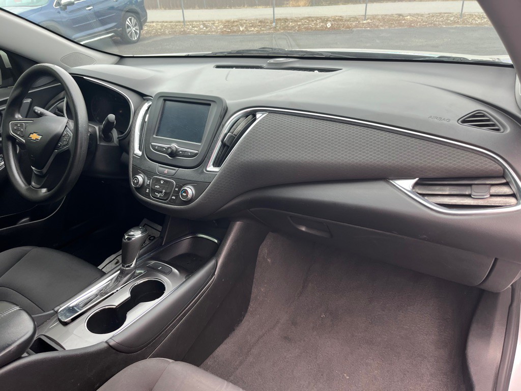2018 Chevrolet Malibu Image 17