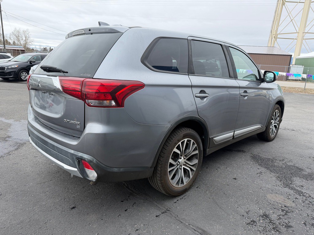 2018 Mitsubishi Outlander Image 3