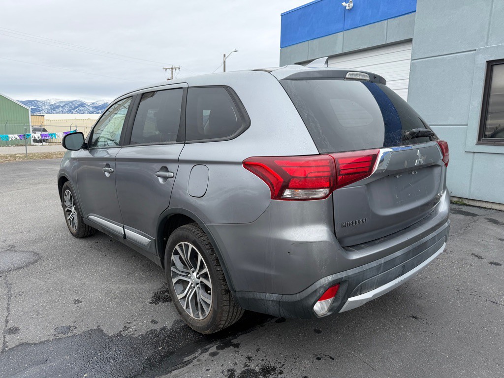 2018 Mitsubishi Outlander Image 4