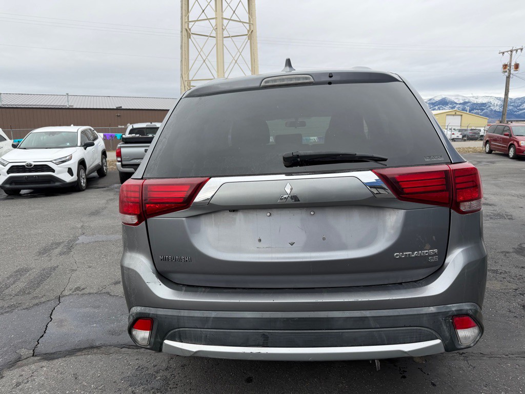2018 Mitsubishi Outlander Image 8