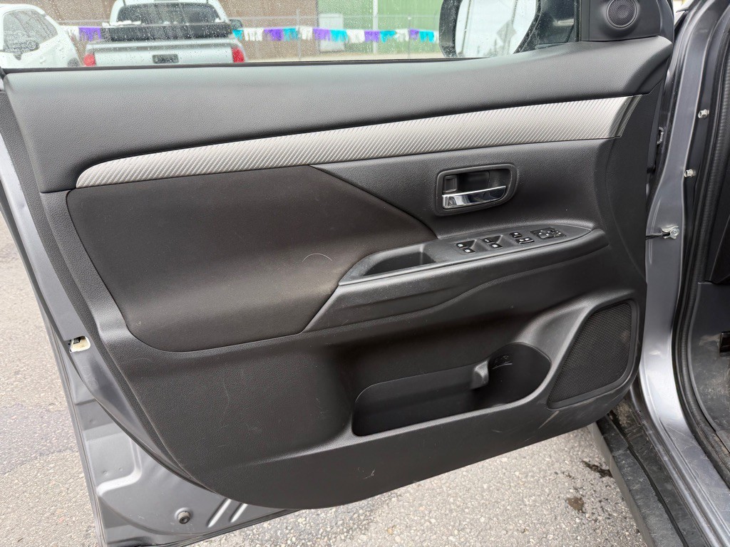 2018 Mitsubishi Outlander Image 11