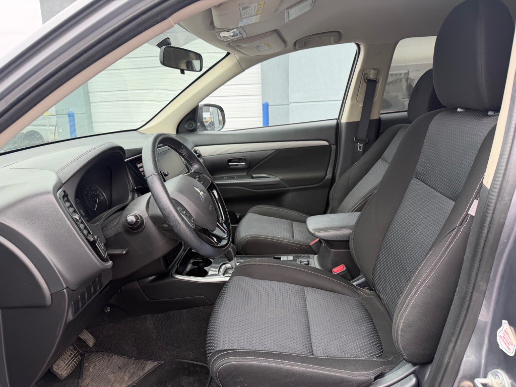 2018 Mitsubishi Outlander Image 12