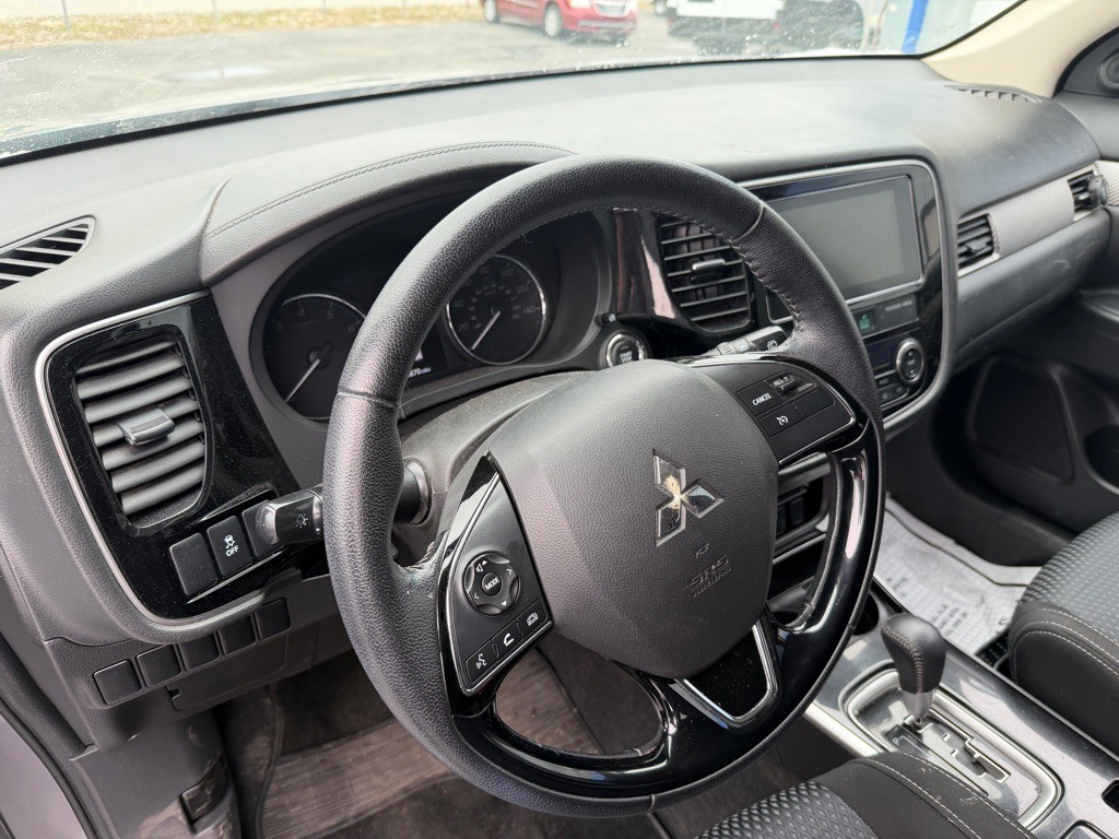 2018 Mitsubishi Outlander Image 13