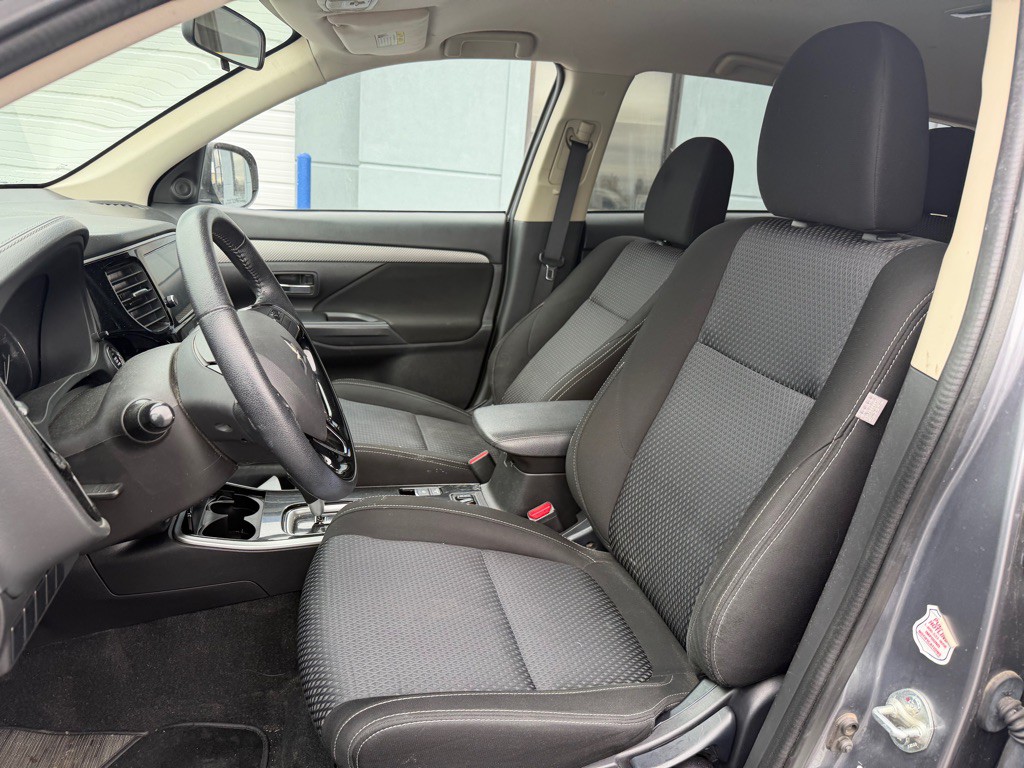 2018 Mitsubishi Outlander Image 15