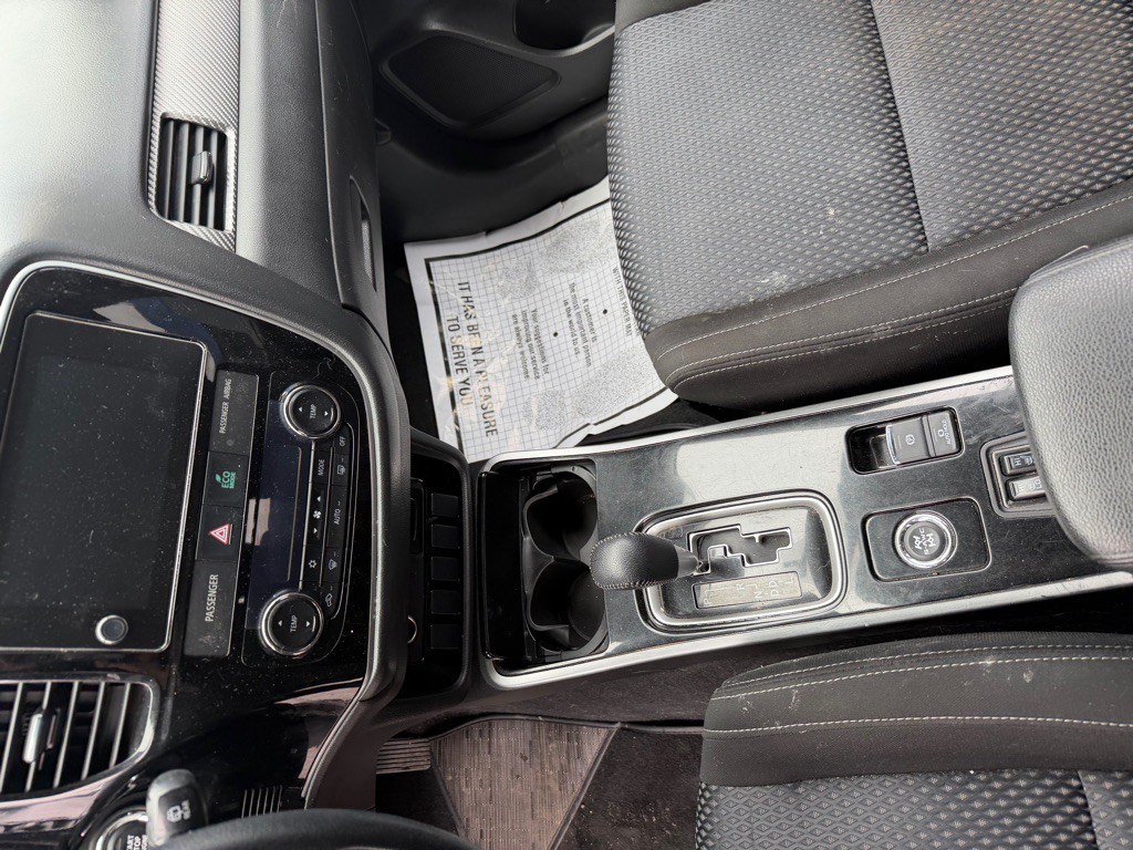 2018 Mitsubishi Outlander Image 16