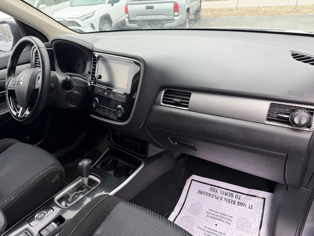 2018 Mitsubishi Outlander Image 19