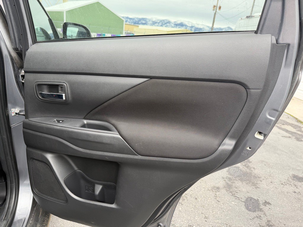 2018 Mitsubishi Outlander Image 21