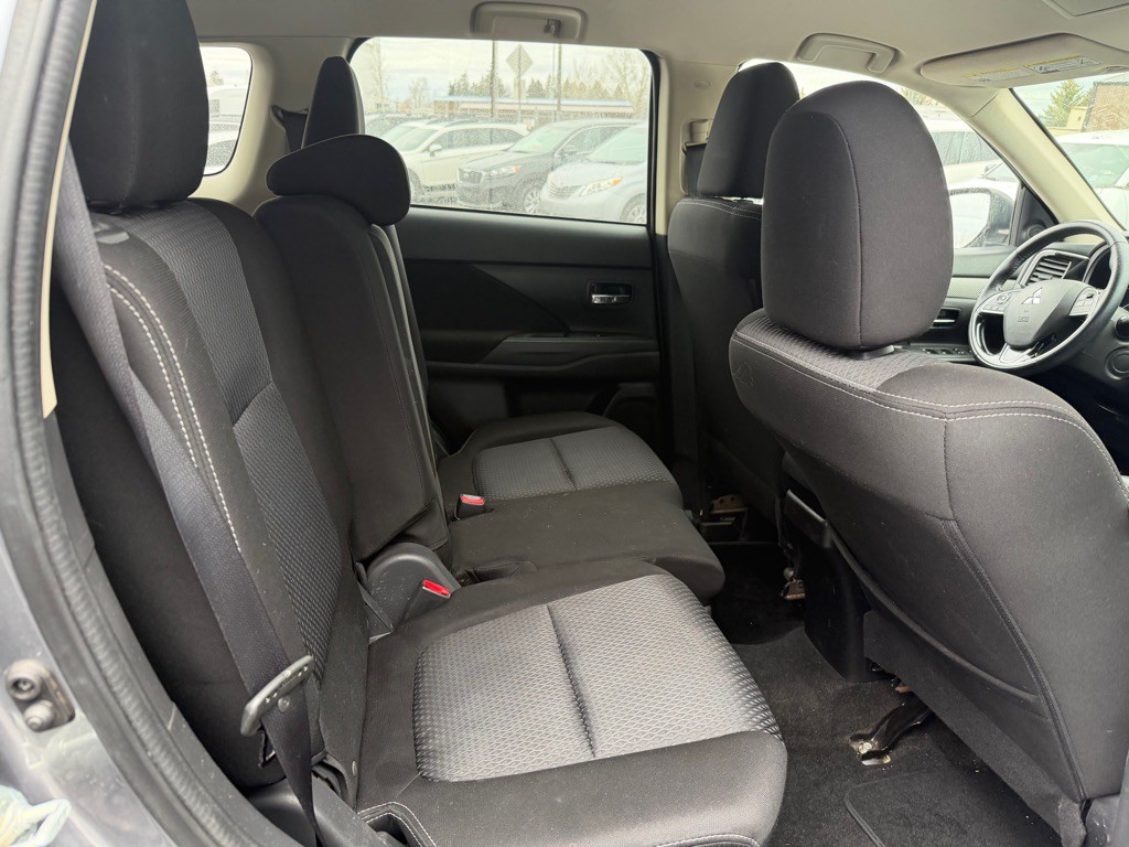 2018 Mitsubishi Outlander Image 22