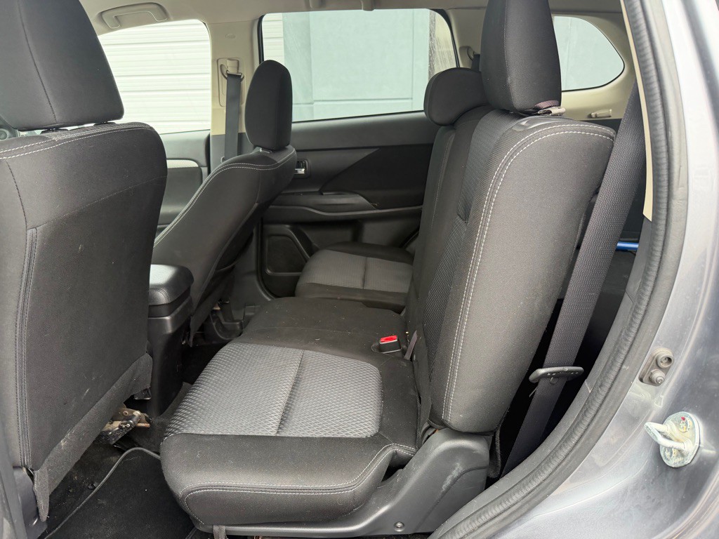 2018 Mitsubishi Outlander Image 24