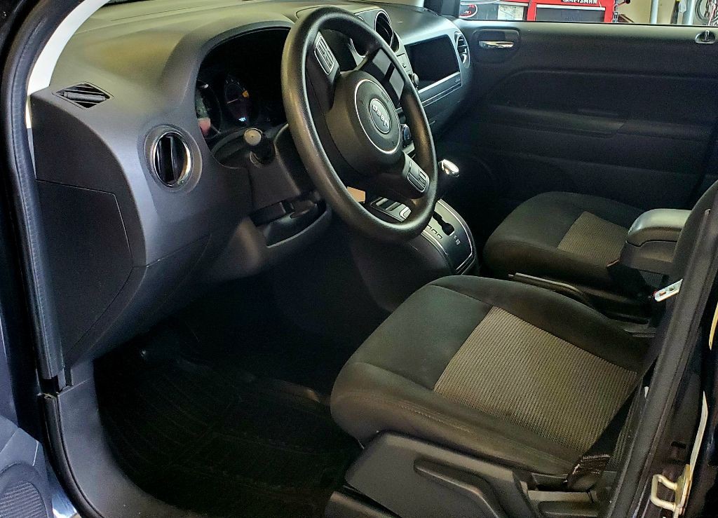 2013 Jeep Compass Image 6