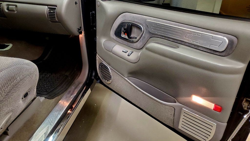 1995 Chevrolet C/K Image 9