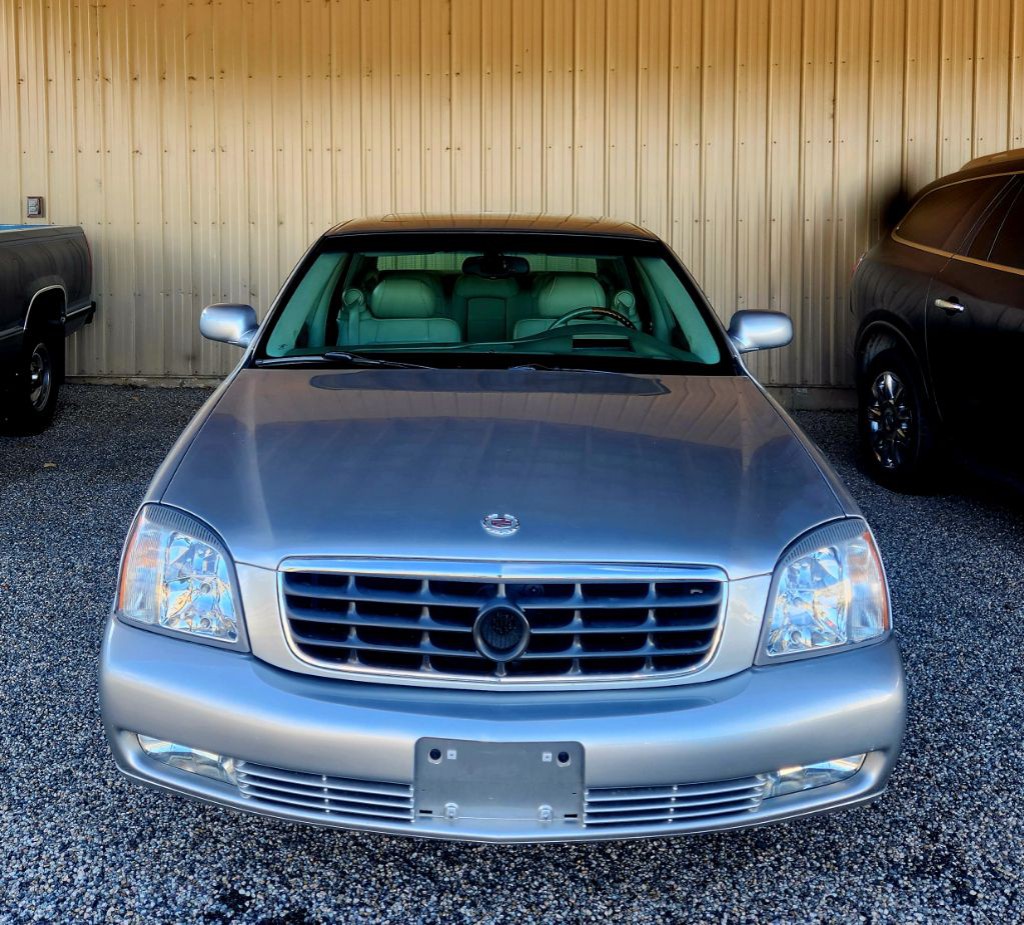 2004 Cadillac DeVille Image 2