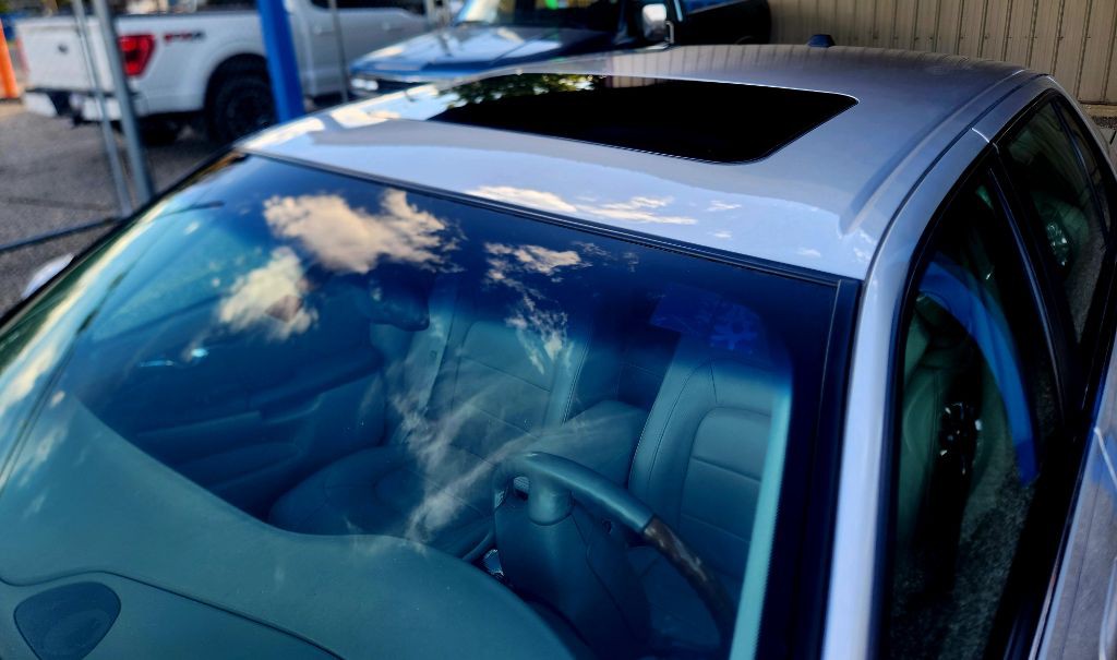 2004 Cadillac DeVille Image 6