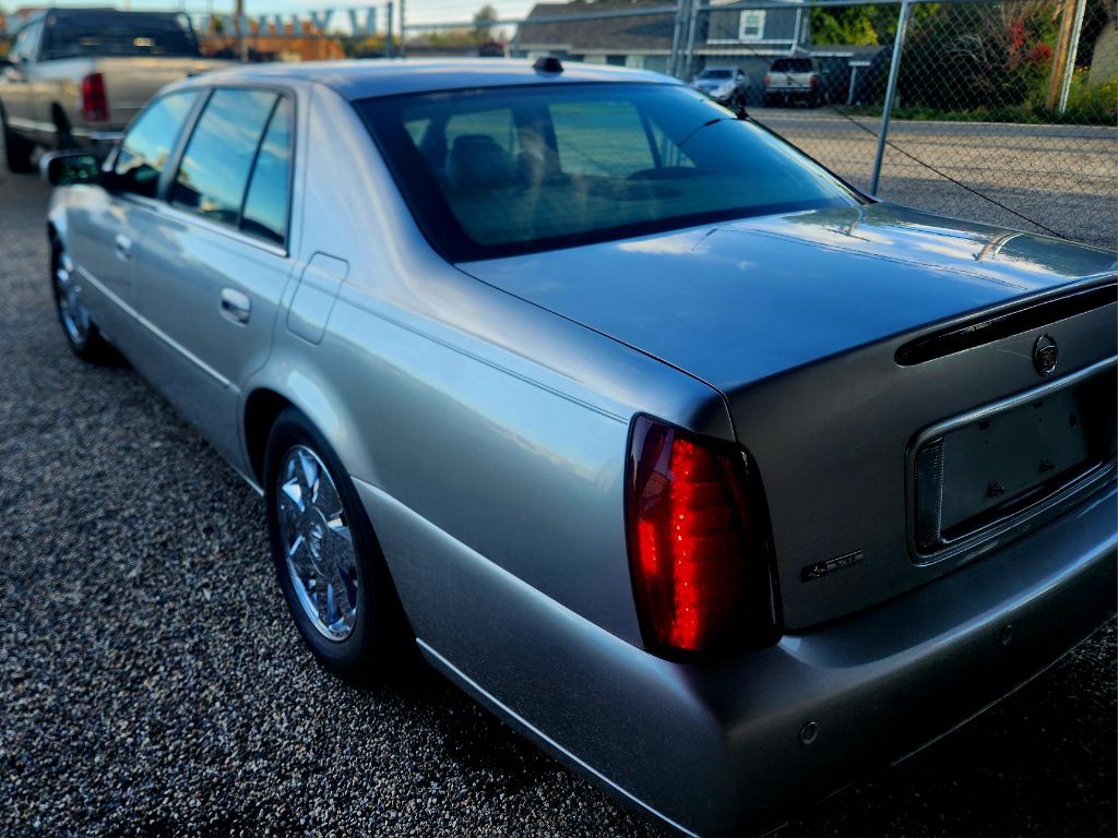 2004 Cadillac DeVille Image 7