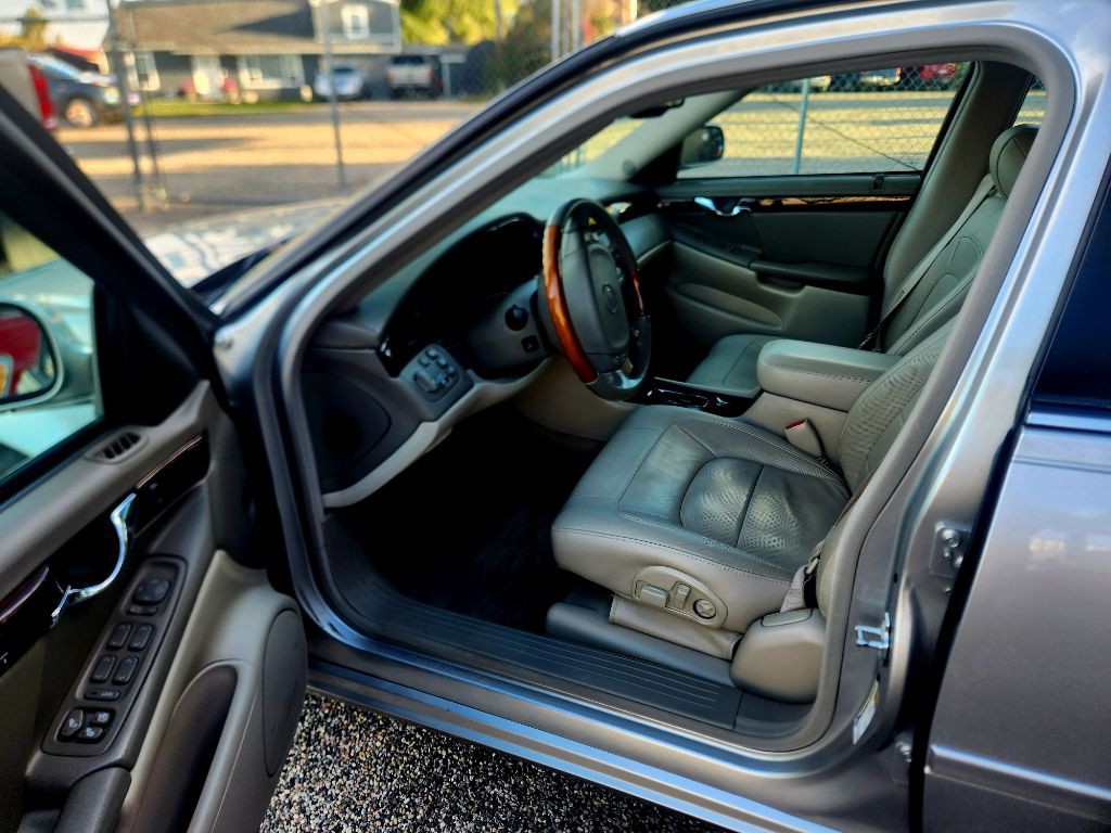 2004 Cadillac DeVille Image 10