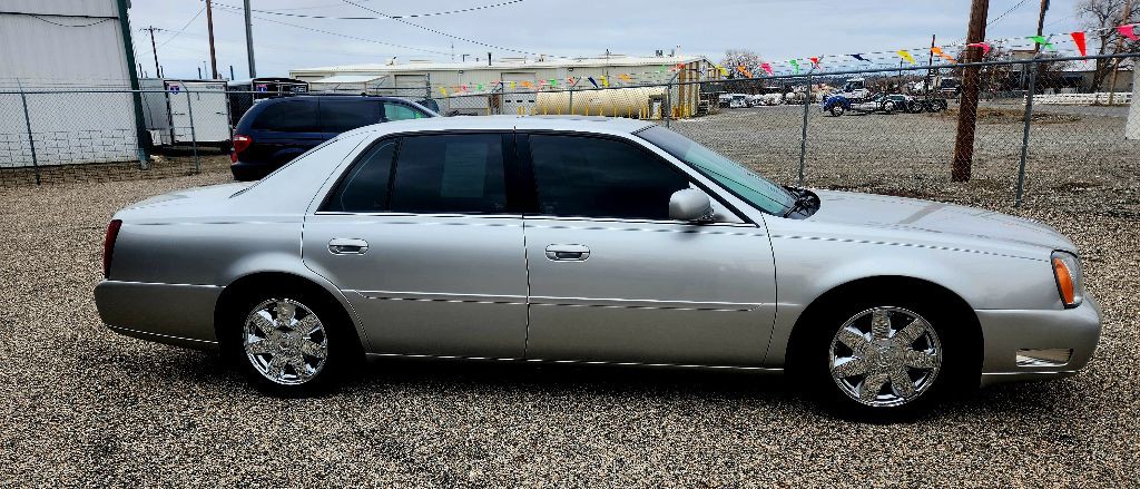 2004 Cadillac DeVille Image 2