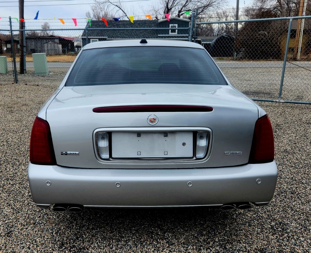 2004 Cadillac DeVille Image 4