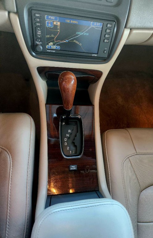 2004 Cadillac DeVille Image 14