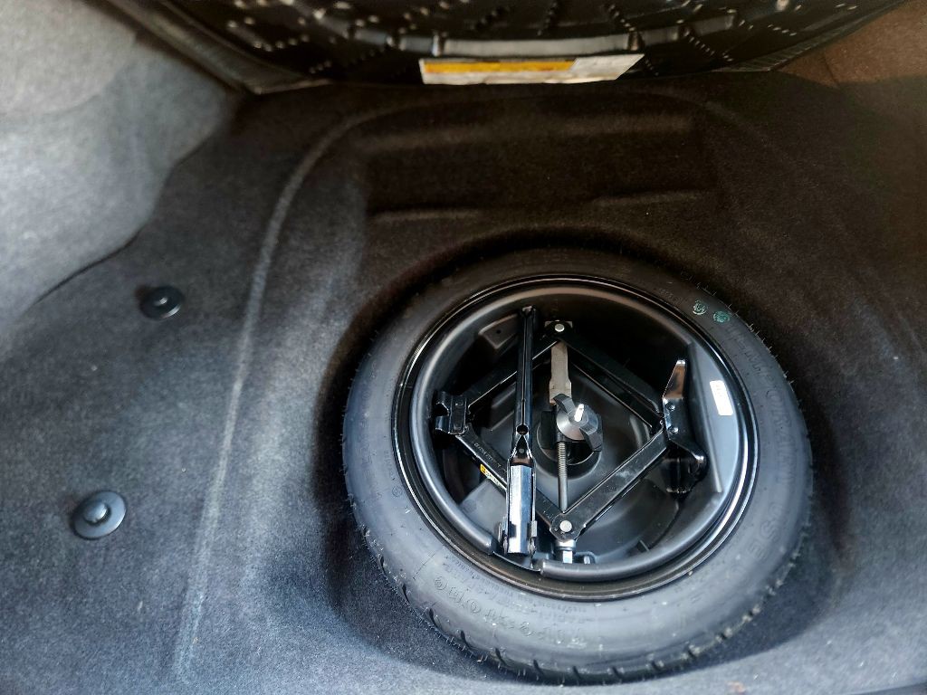 2004 Cadillac DeVille Image 18