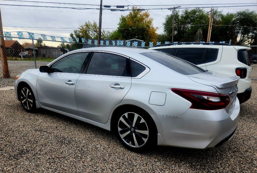 2017 Nissan Altima Image 4