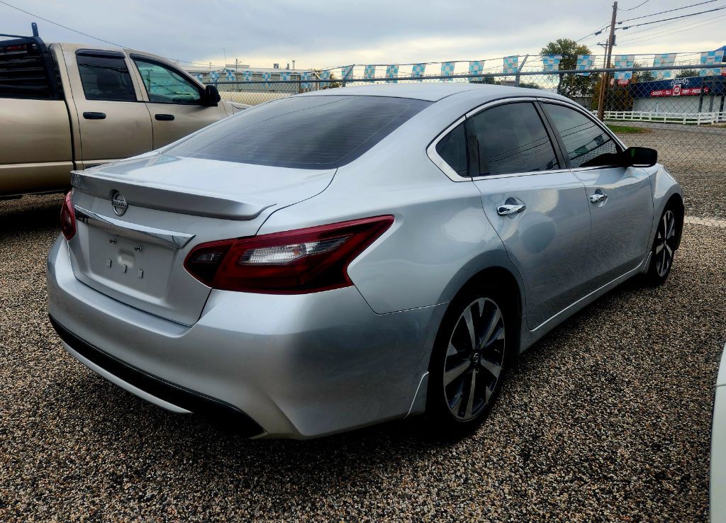 2017 Nissan Altima Image 5