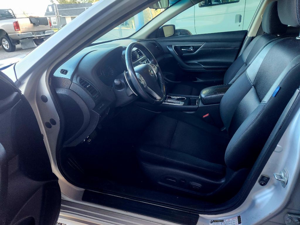 2017 Nissan Altima Image 8