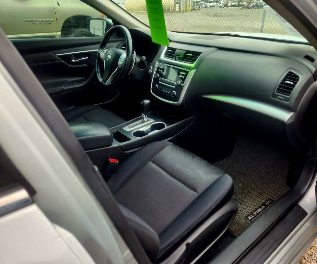 2017 Nissan Altima Image 9