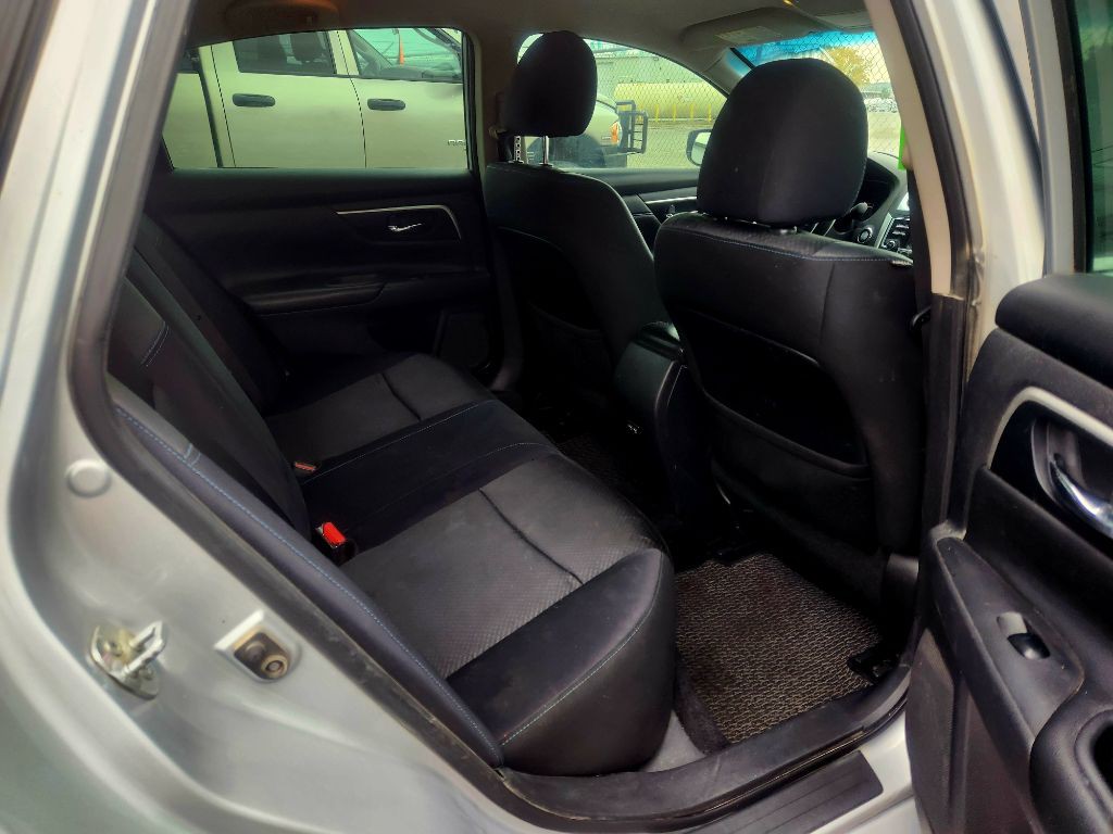 2017 Nissan Altima Image 12
