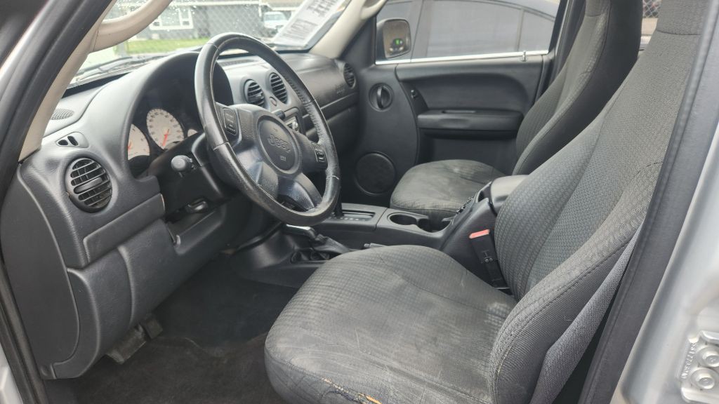 2003 Jeep Liberty Image 6