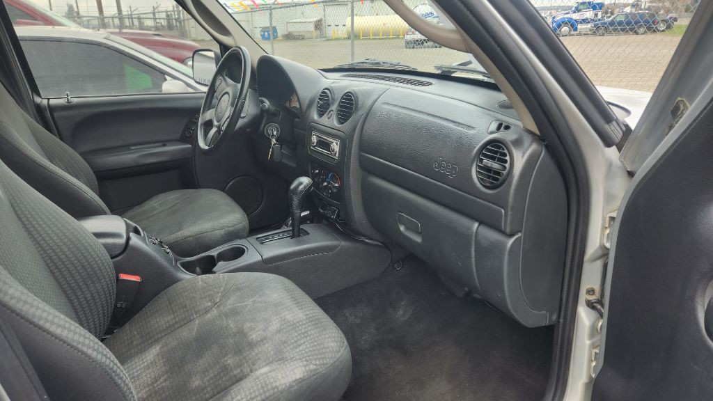 2003 Jeep Liberty Image 7