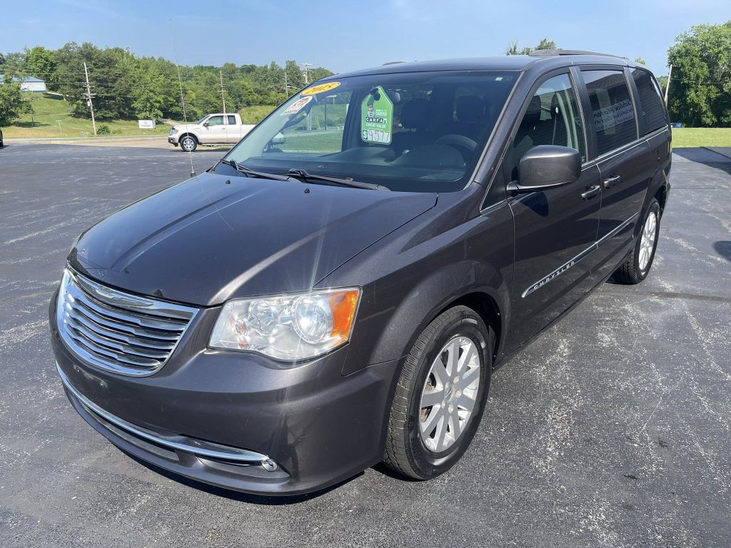2015 Chrysler Town & Country Image 3
