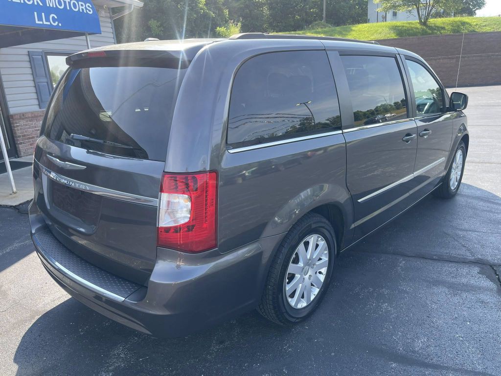 2015 Chrysler Town & Country Image 7
