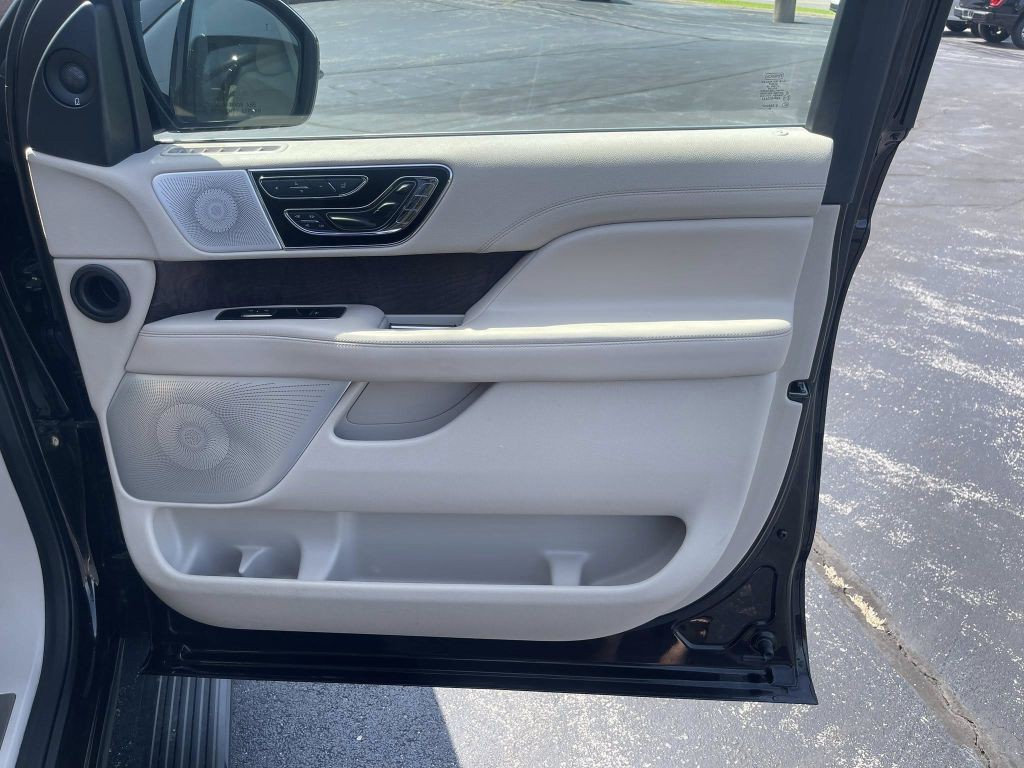 2020 Lincoln Navigator Image 9