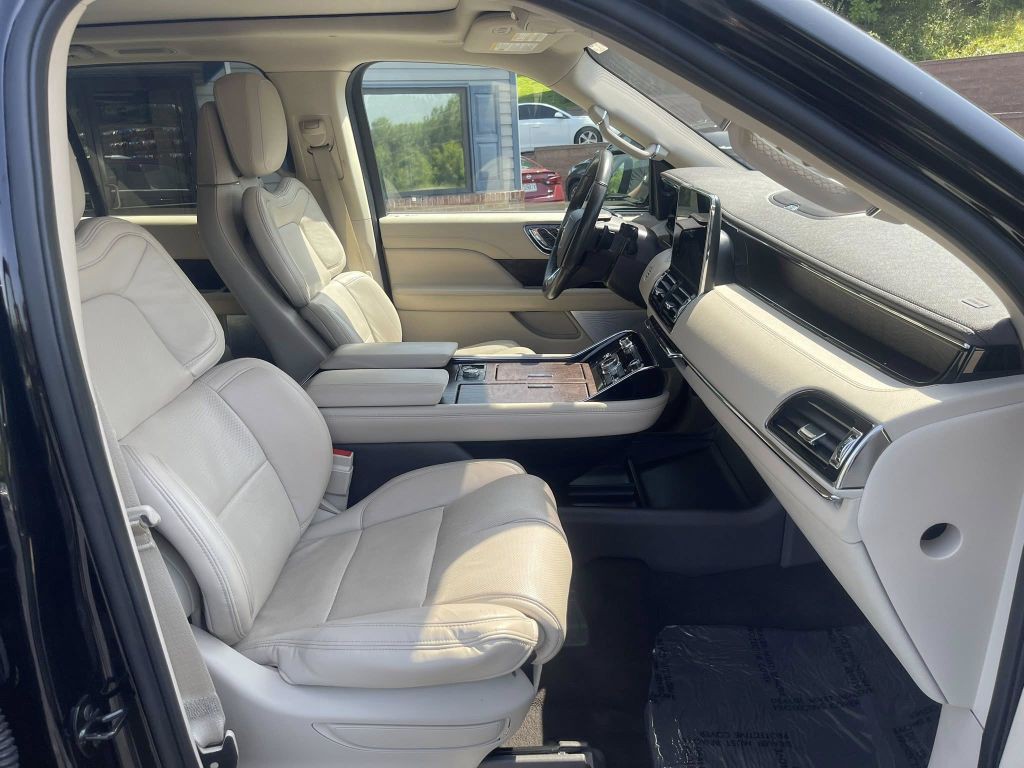 2020 Lincoln Navigator Image 10