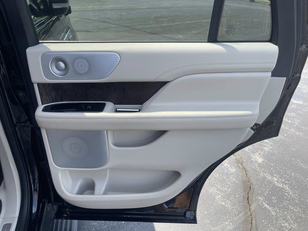 2020 Lincoln Navigator Image 11