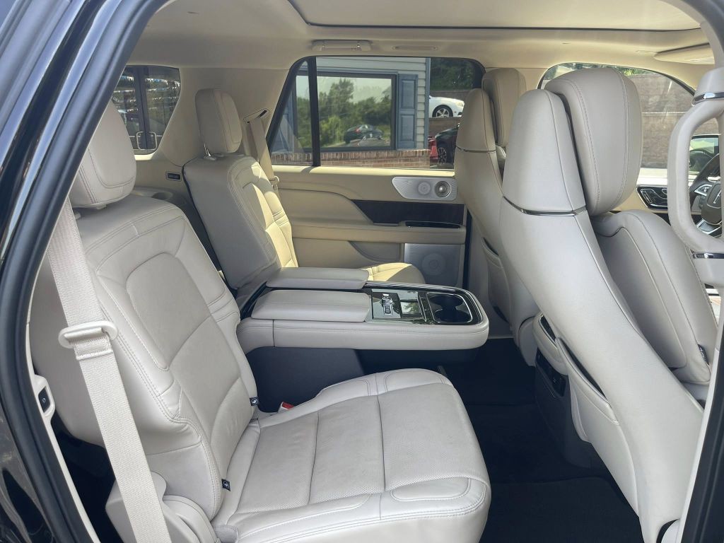 2020 Lincoln Navigator Image 12