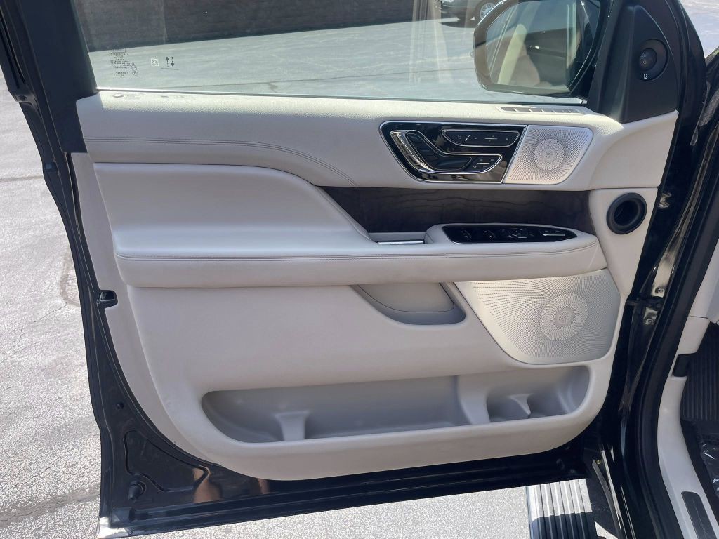 2020 Lincoln Navigator Image 18